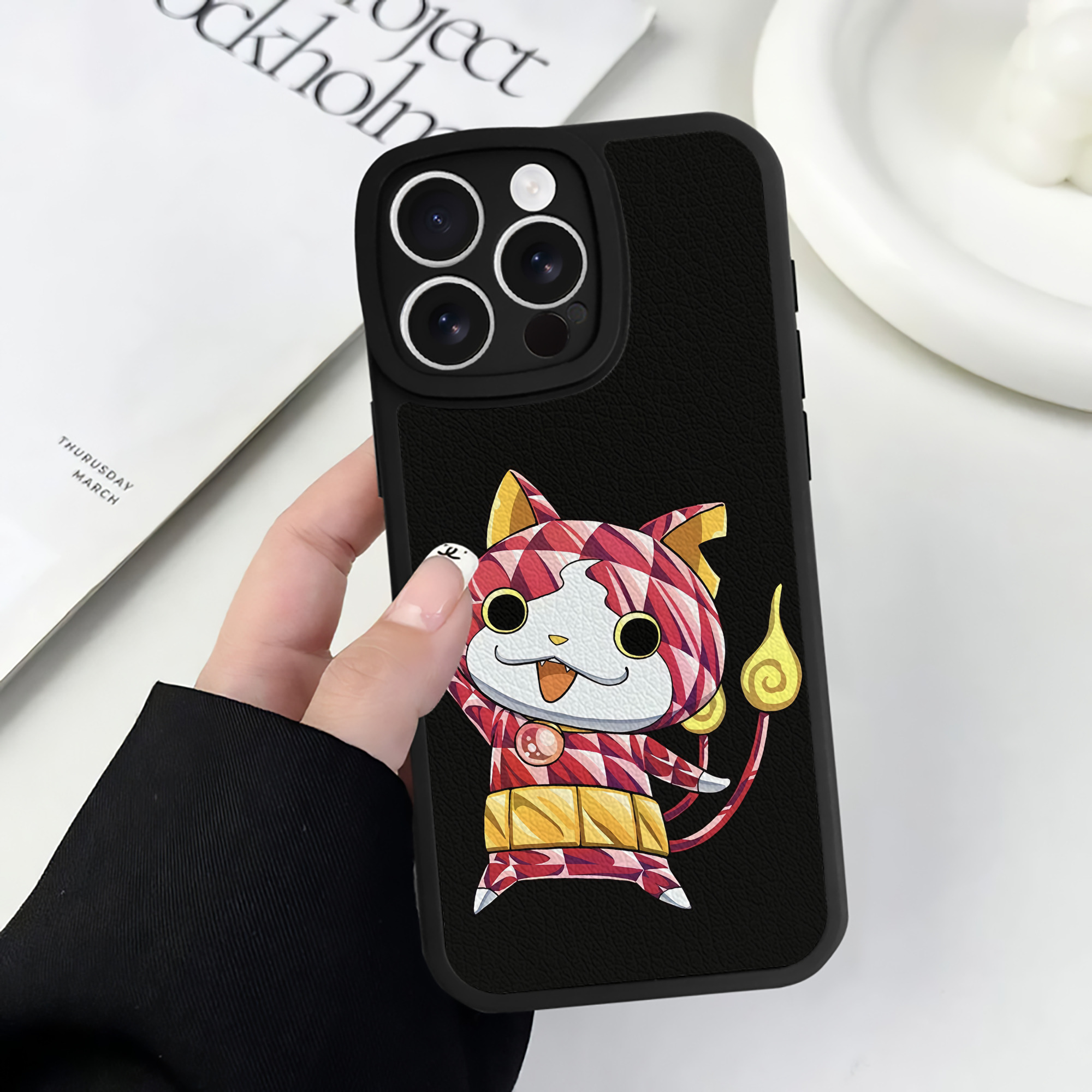 （画像用） 妖怪ウォッチ Yo-kai Watch 【iPhone 16シリーズ対応】シリコンスマホケース（レザー調） 材質：シリコン